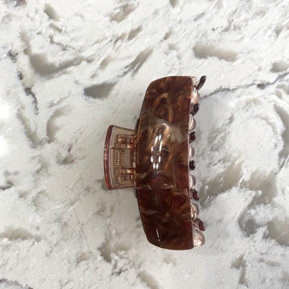 2 piece set of claw clips - Picture 2 of 3